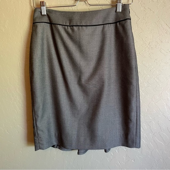 White House Black Market Grey Pencil Skirt Back Ruffle - Picture 2 of 7